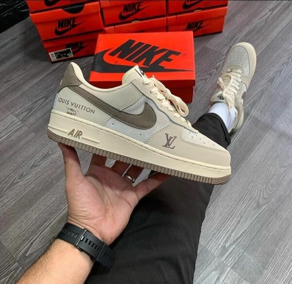 Nike Air force 1. Luis Vuitton
