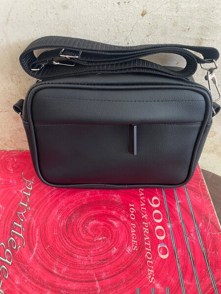 Sac banane en cuir noir CLASSIC