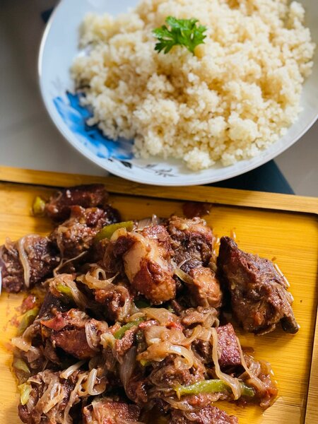 Porc sauté Revenir + attieke