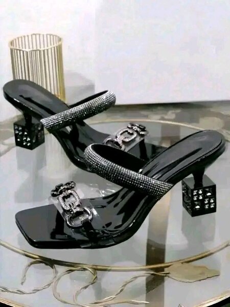 Sandales à talons ornées