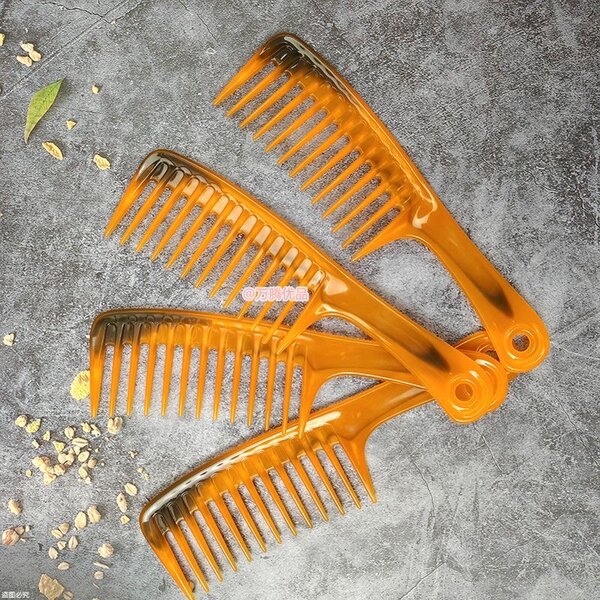 Peigne en plastique large