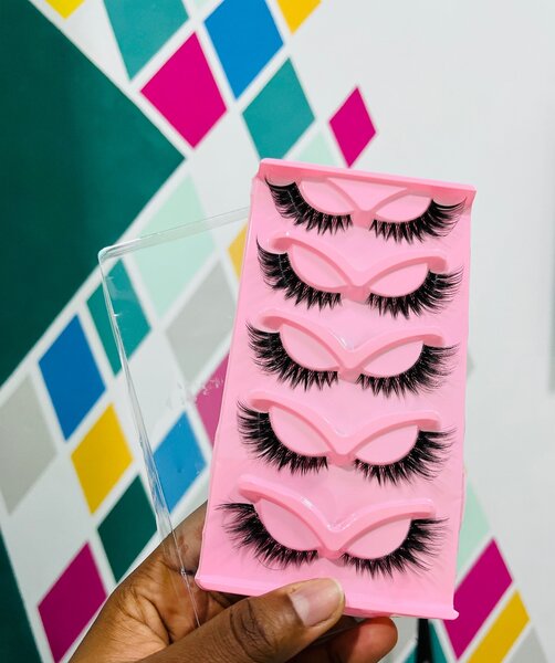 Faux cils avec colle dorigine