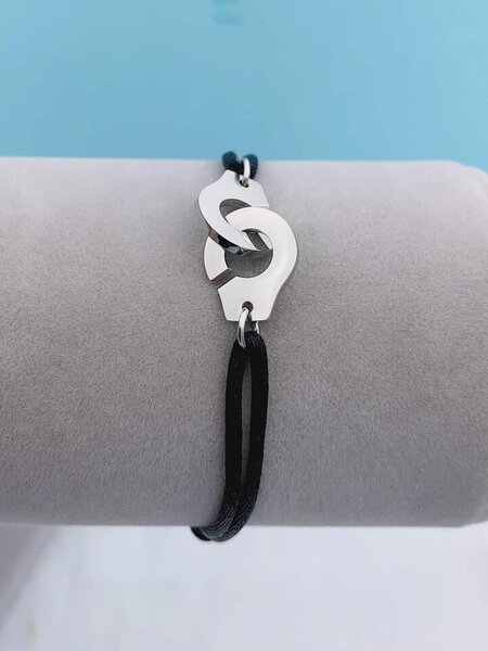 Bracelet menotte fraternité , amour.