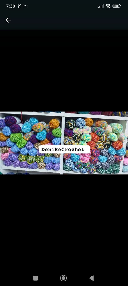 Fil à tricoter coloré