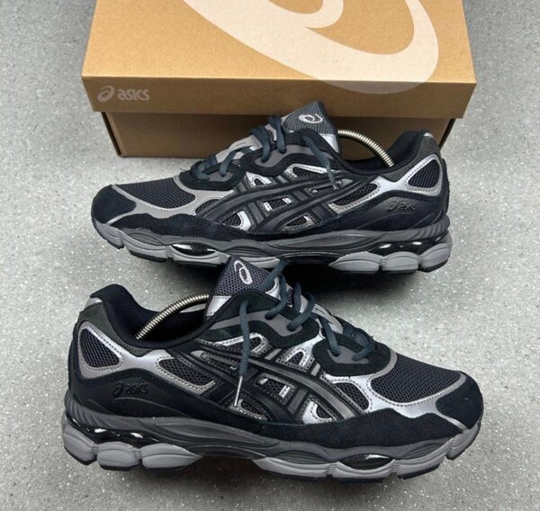 Chaussures de sport Asics noir et gris