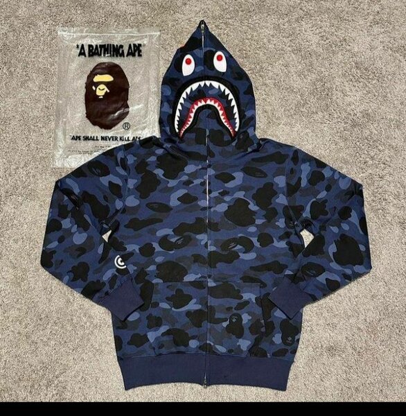 A BATHING APE survêtement camouflage requin