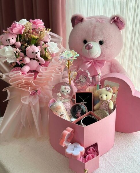 Coffret Cadeau Rose avec Ours en Peluche