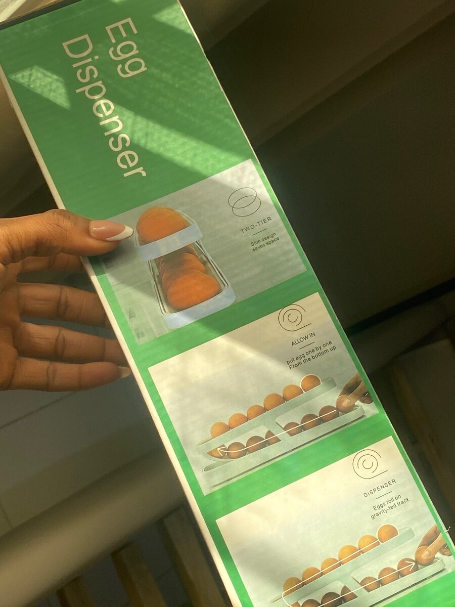 Automatic egg dispenser