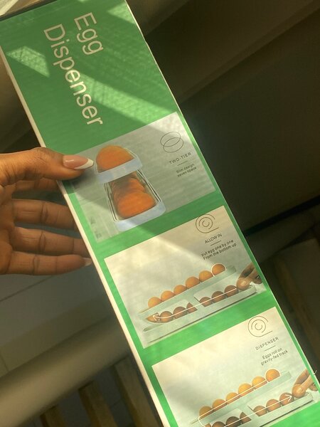 Automatic egg dispenser