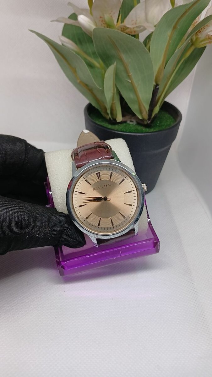 Leather strap wrist watch