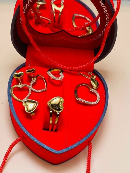 Parure bijoux cœurs dorés et cristal