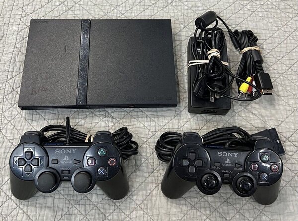PlayStation 2 Slim avec 2 manettes Sony