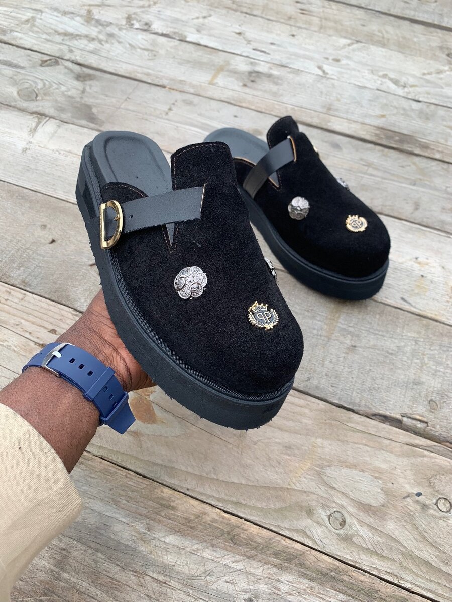 Sabots Noir en Daim Stylisés