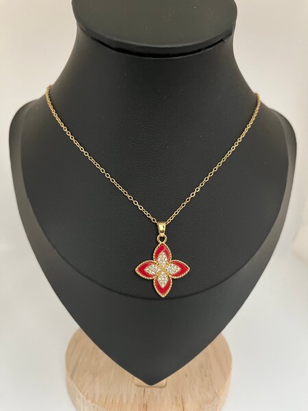 Gold Flower Pendant Necklace