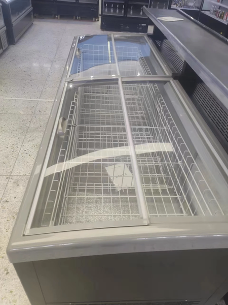 Congélateur d'exposition pour supermarché