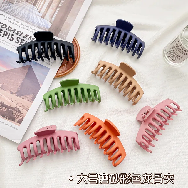 Rolled and comb clip