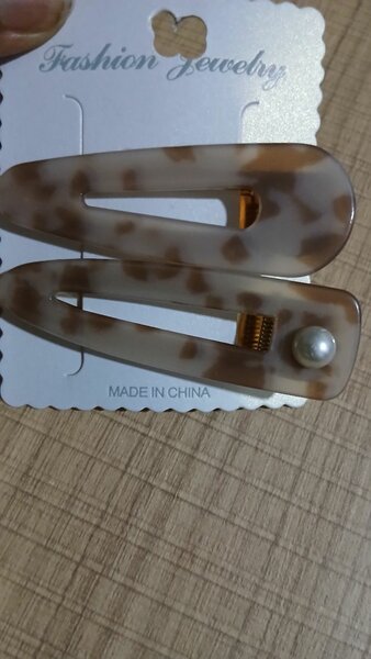 Barrettes en écaille chic