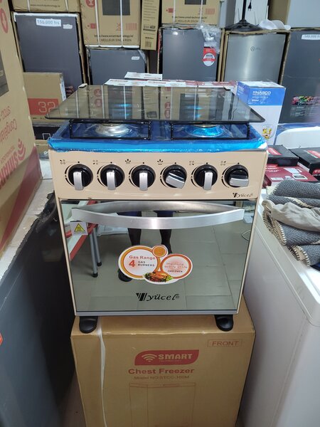 Cuisinière yucel 4feux 2 feux dans le four