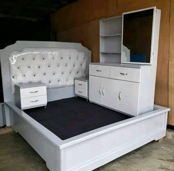 Lit blanc moderne avec rangement