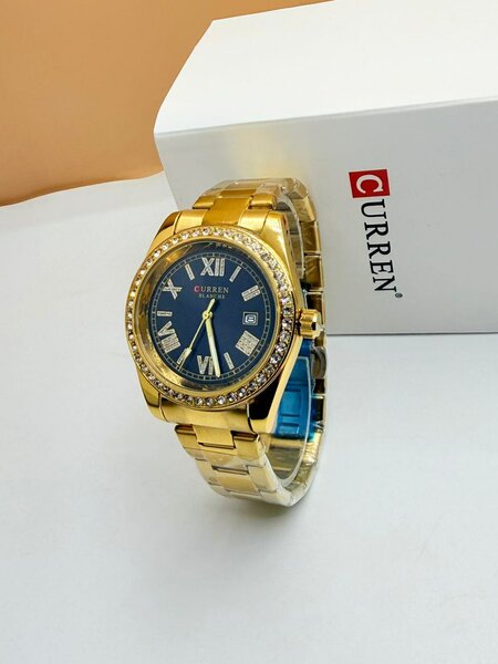 Montre dorée classique