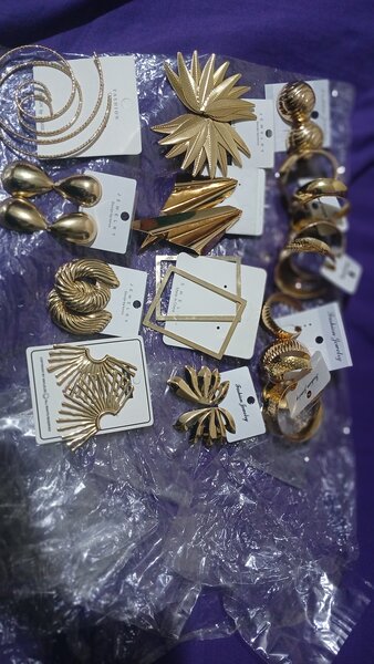 Boucles d'oreilles dorées tendance