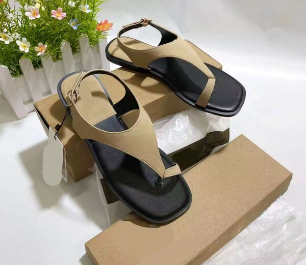 Paire de sandales plat Zara