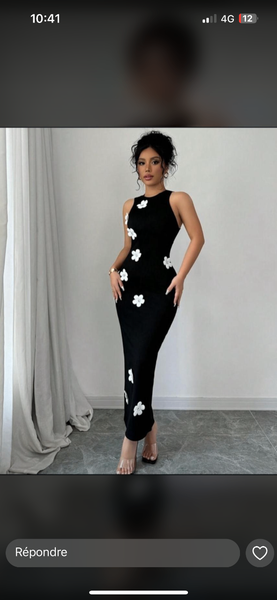 Robe noire à fleurs élégante