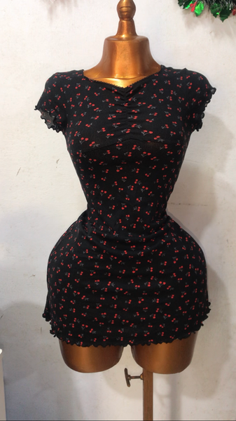 Robe fleuri noire élégante