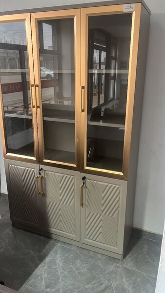 Armoire vitrée moderne