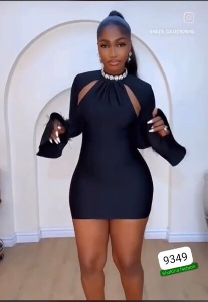 Robe Noire Évasée Élégante