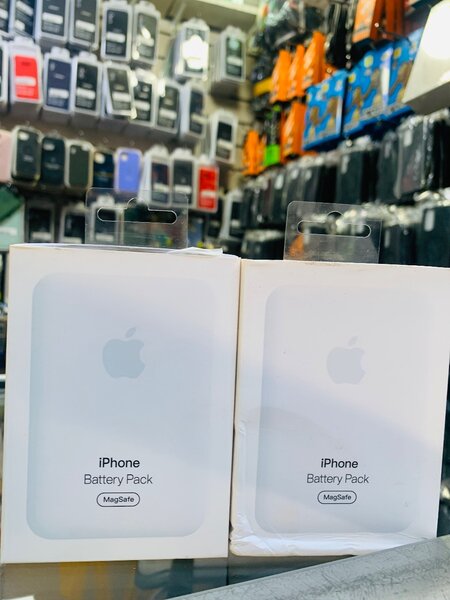  iPhone  MagSafe battery