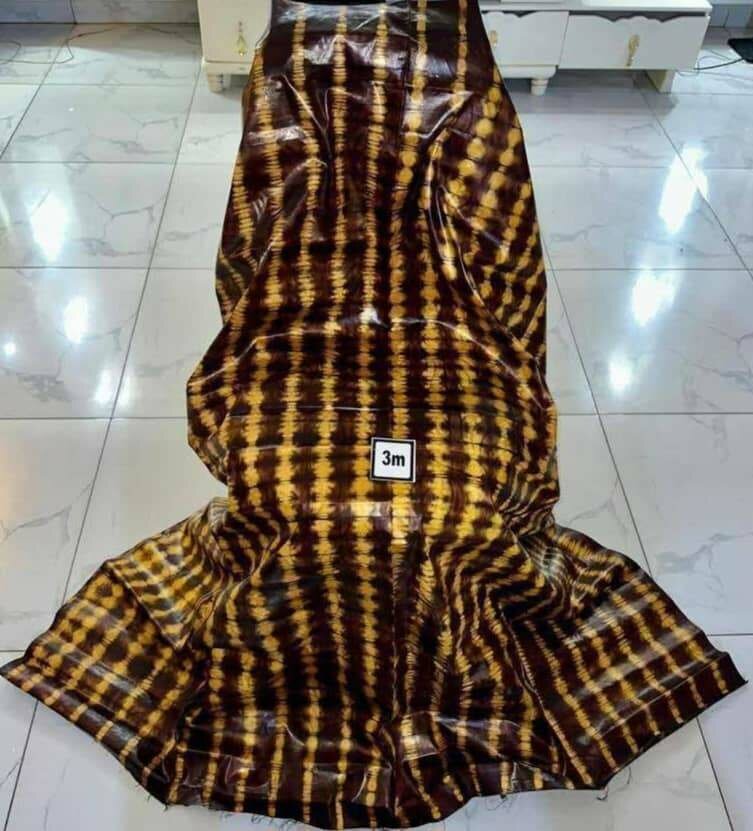 Tissu en soie brillant 3m