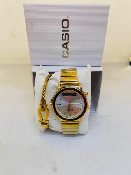 Montre femme CASIO en or - Élégance et précision