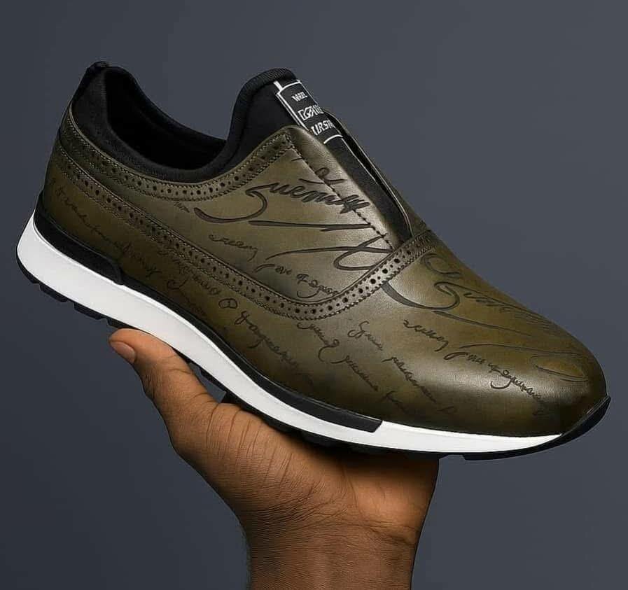 Sneakers en cuir gravé élégants