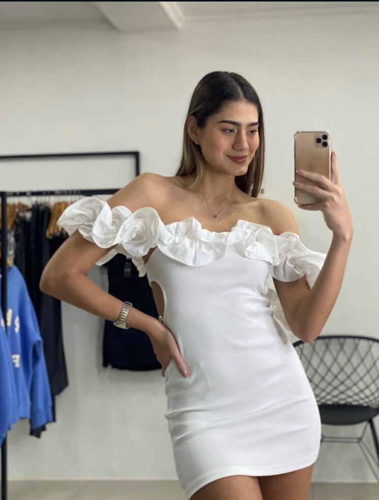 Robe Blanche à Volants Élégante