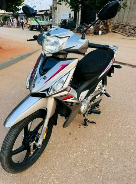 Scooter Yamaha silver