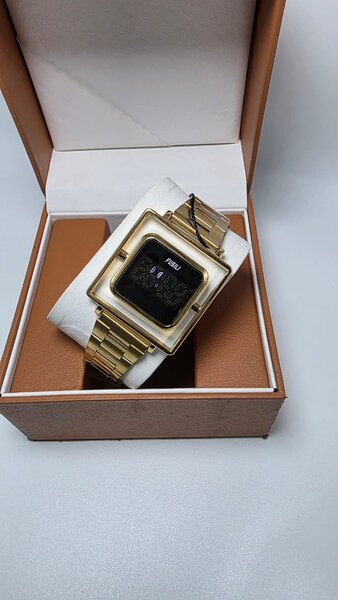 Montre tactile dorée homme luxe