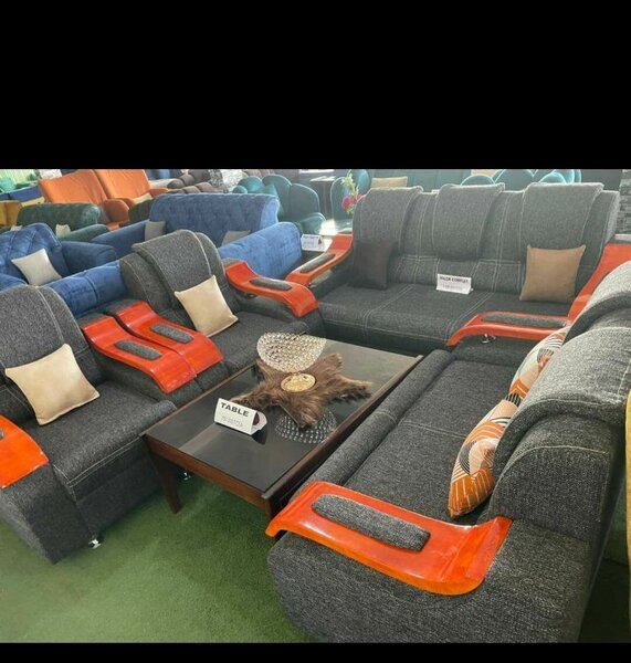 Canapé gris et orange moderne pour salon