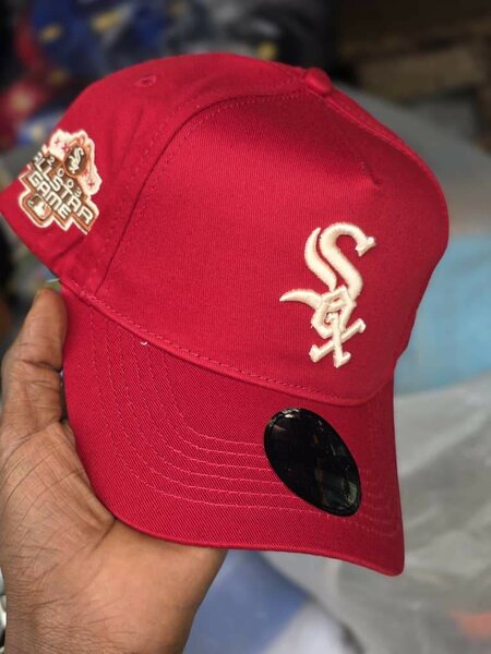 Casquette rouge à logo brodé