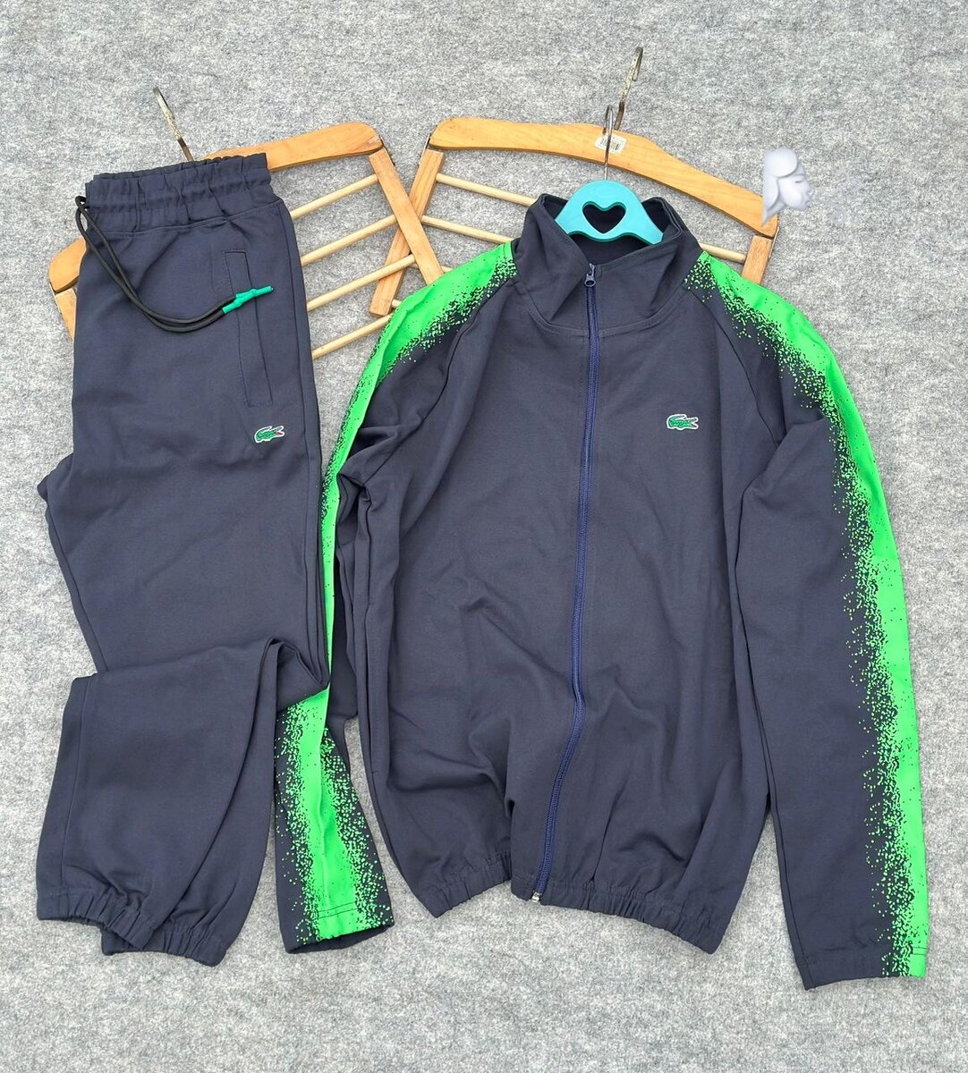 Ensemble de survêtement moderne