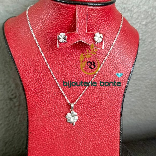 Parure trèfle élégante argent