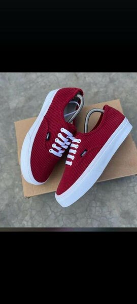 Baskets rouges en toile