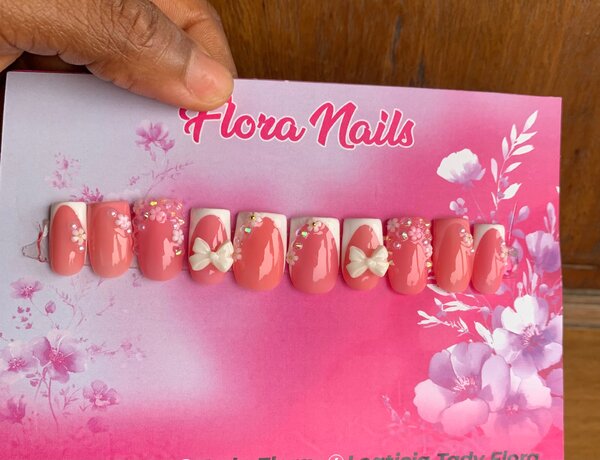 Ongles Pressés Floral Élégant