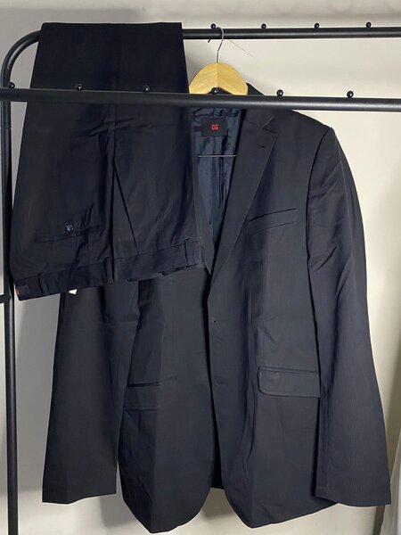 Costume élégant homme noir