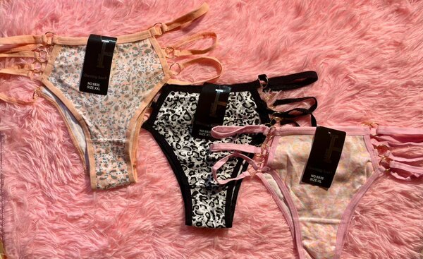 Lot de culottes en dentelle