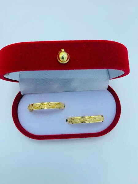 Alliances en or élégantes