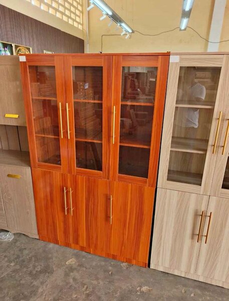 Vitrine en bois moderne