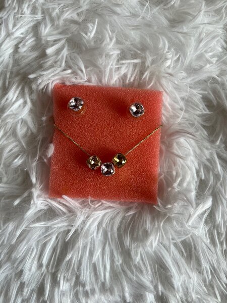 Bijoux élégants avec cristaux