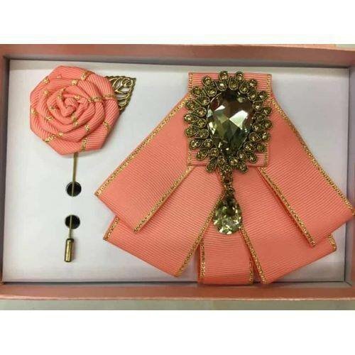 Broche élégante en tissu rose