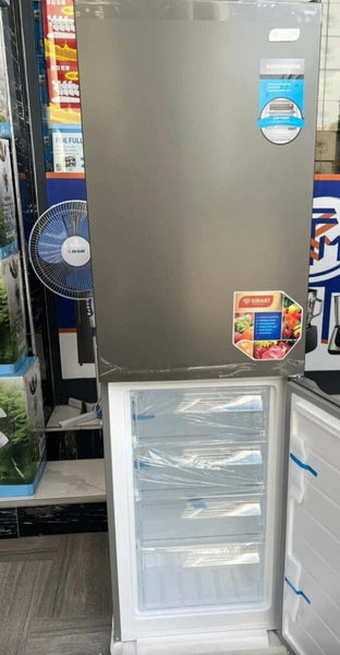 Réfrigérateur combiné moderne